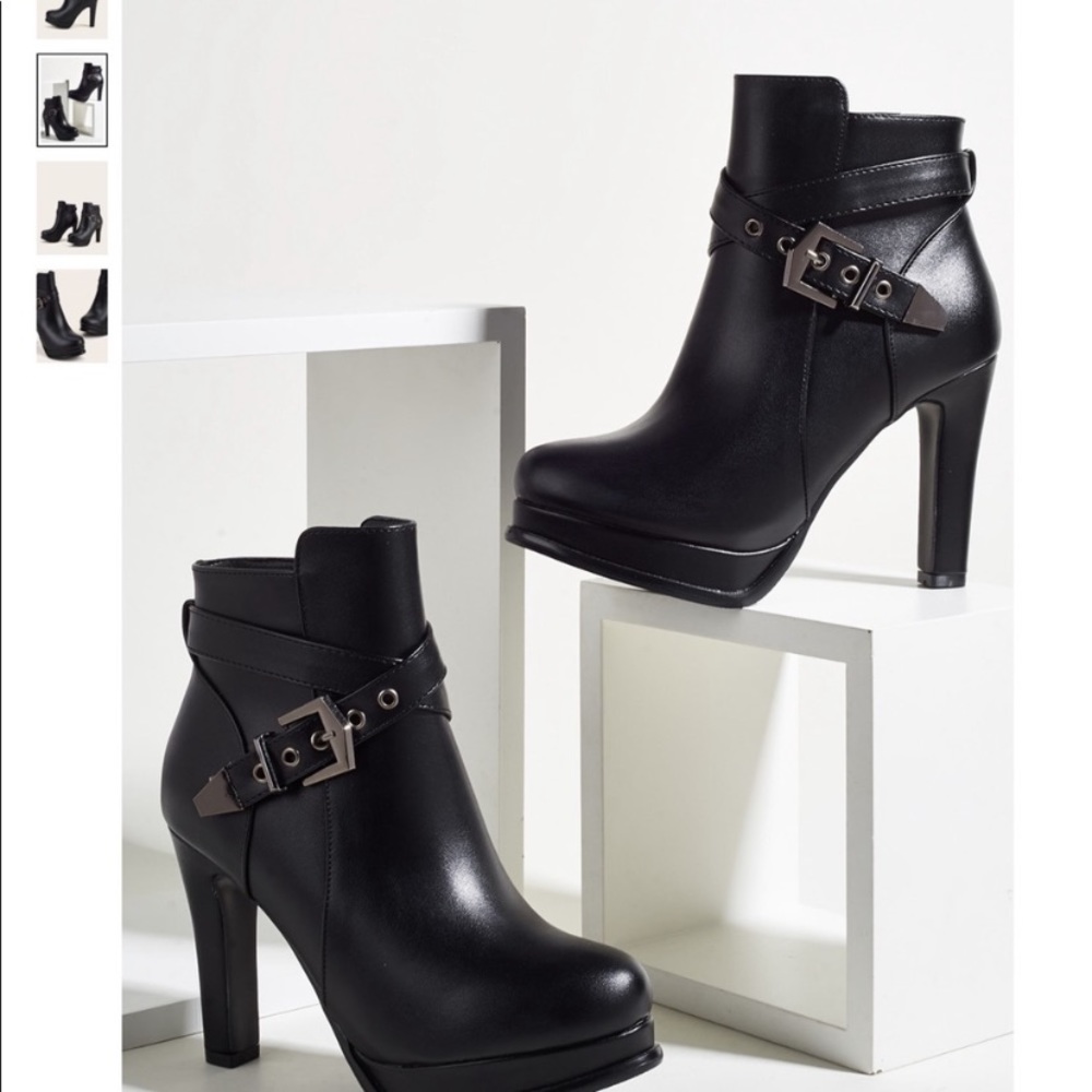 Eyelet Buckle Decor Ankle Boots
